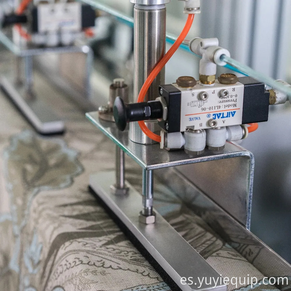 Dispositivo de alimentación vertical automático de la tela del PLC de la cortadora